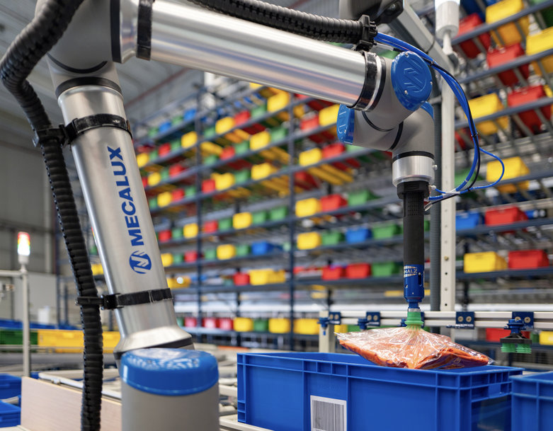 Siemens Xcelerator: AI integrated in Mecalux’s new picking robots boosts efficiency